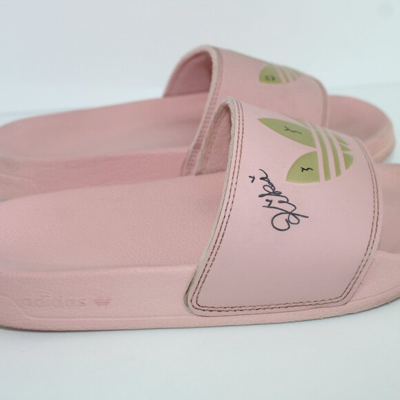 Adidas Women's ADILETTE LITE Mauve Slides Size 5 Signed Gymnast Madi Dagen & Kik - Picture 10 of 13
